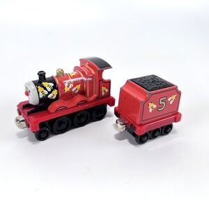 Thomas & Friends Take N Play Diecast Train JAMES GOES BUZZ BUZZ Engine & Tender